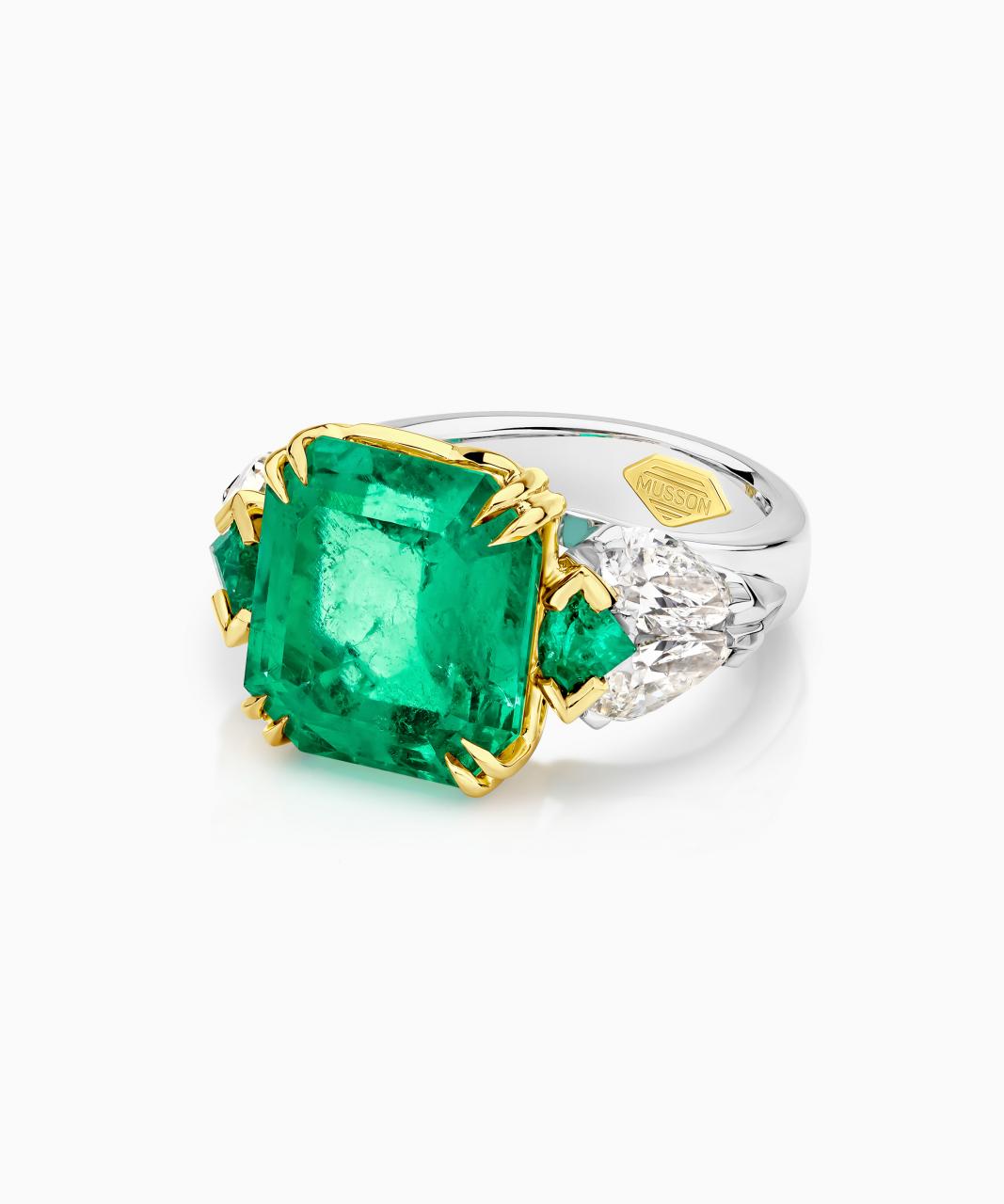 Colombian Emerald and Diamond Ring