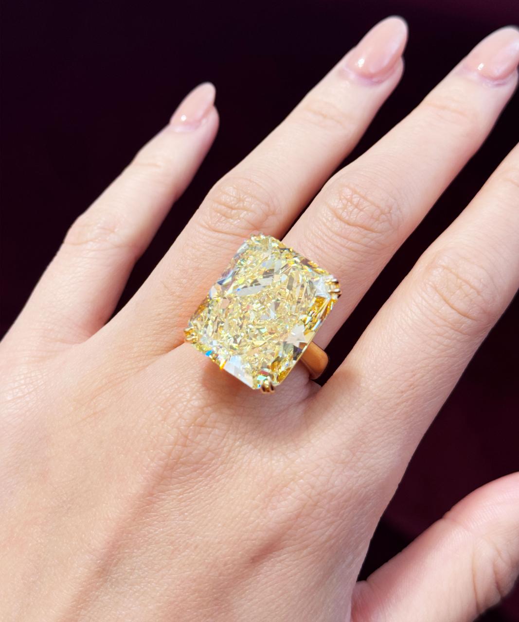 40ct Radiant Cut Fancy Yellow Diamond Ring, 18ct Yellow Gold