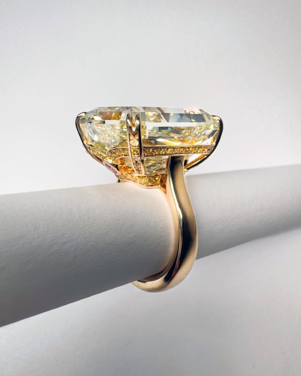 40ct Radiant Cut Fancy Yellow Diamond Ring, 18ct Yellow Gold